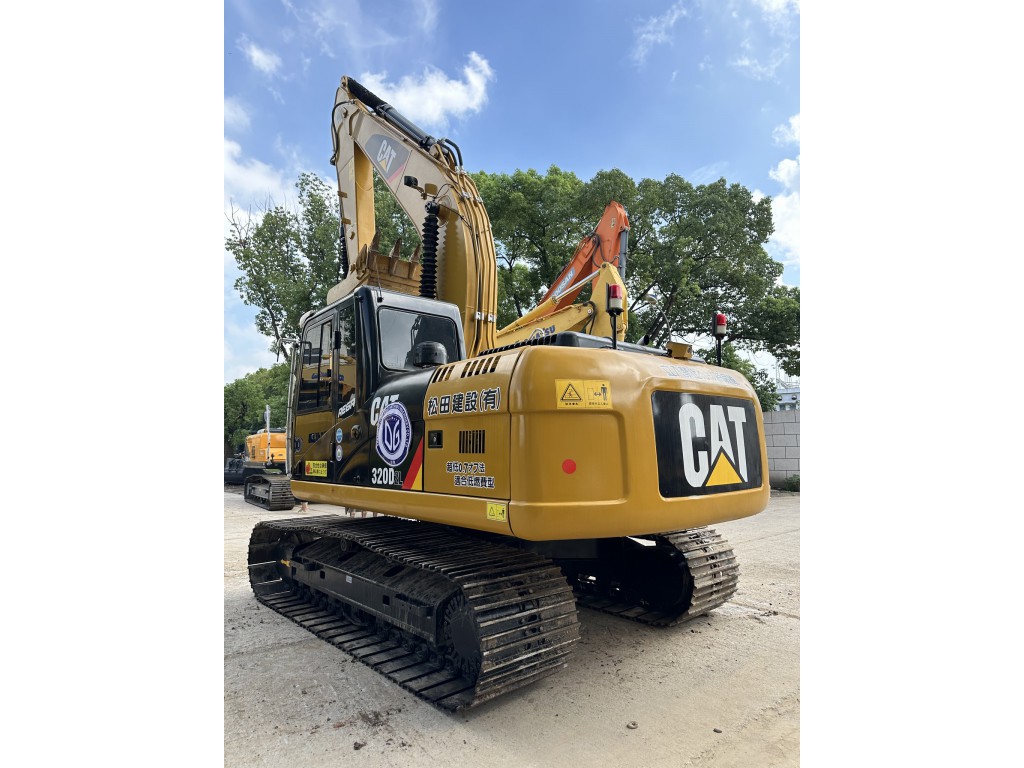 รถขุด Caterpillar 320D2