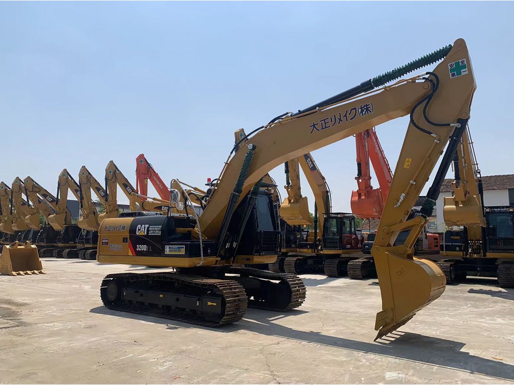 รถขุด Caterpillar 320D2