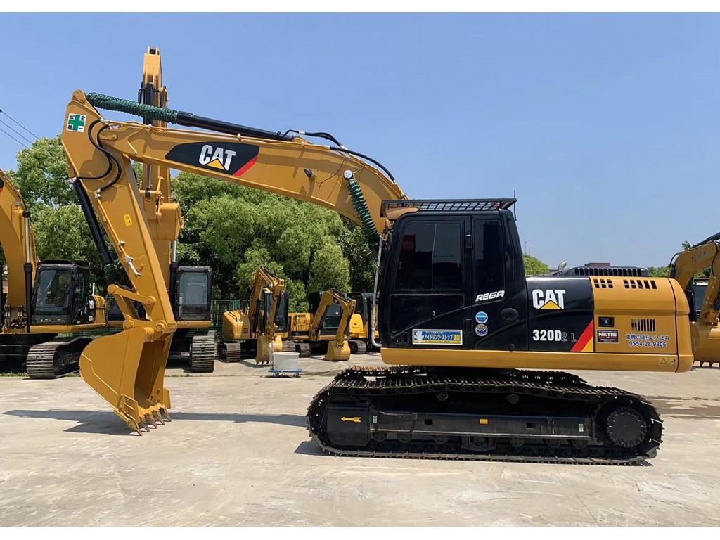 รถขุด Caterpillar 320D2