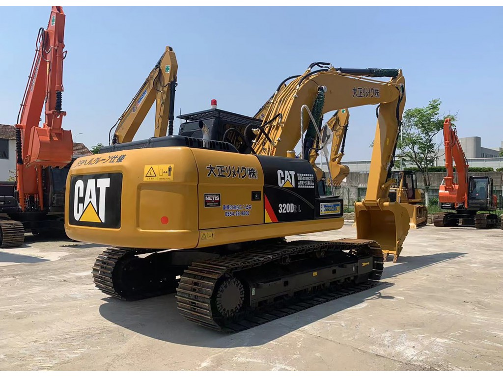 รถขุด Caterpillar 320D2