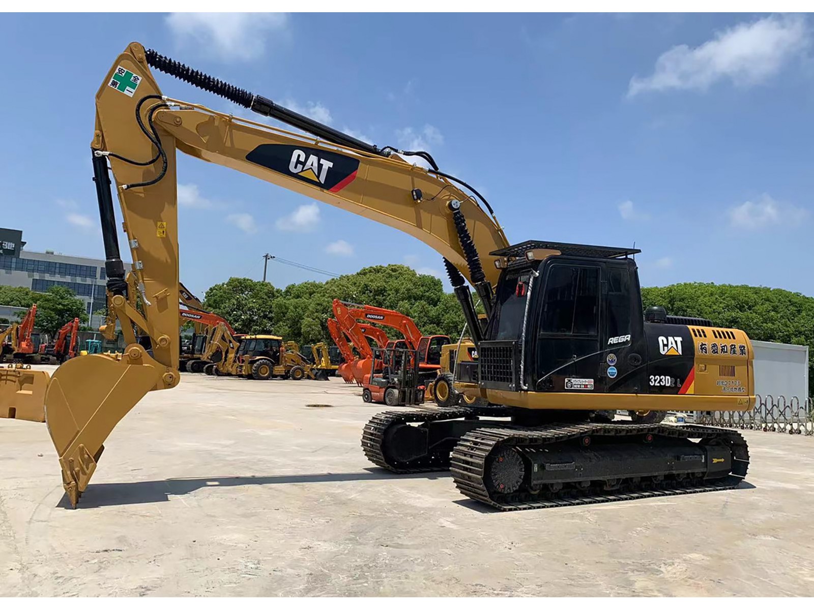 รถแบคโฮ CAT 323D2 มือสอง