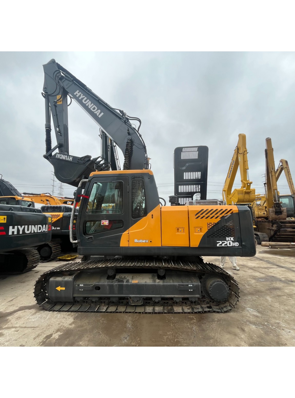 รถขุด Hyundai HX220HD