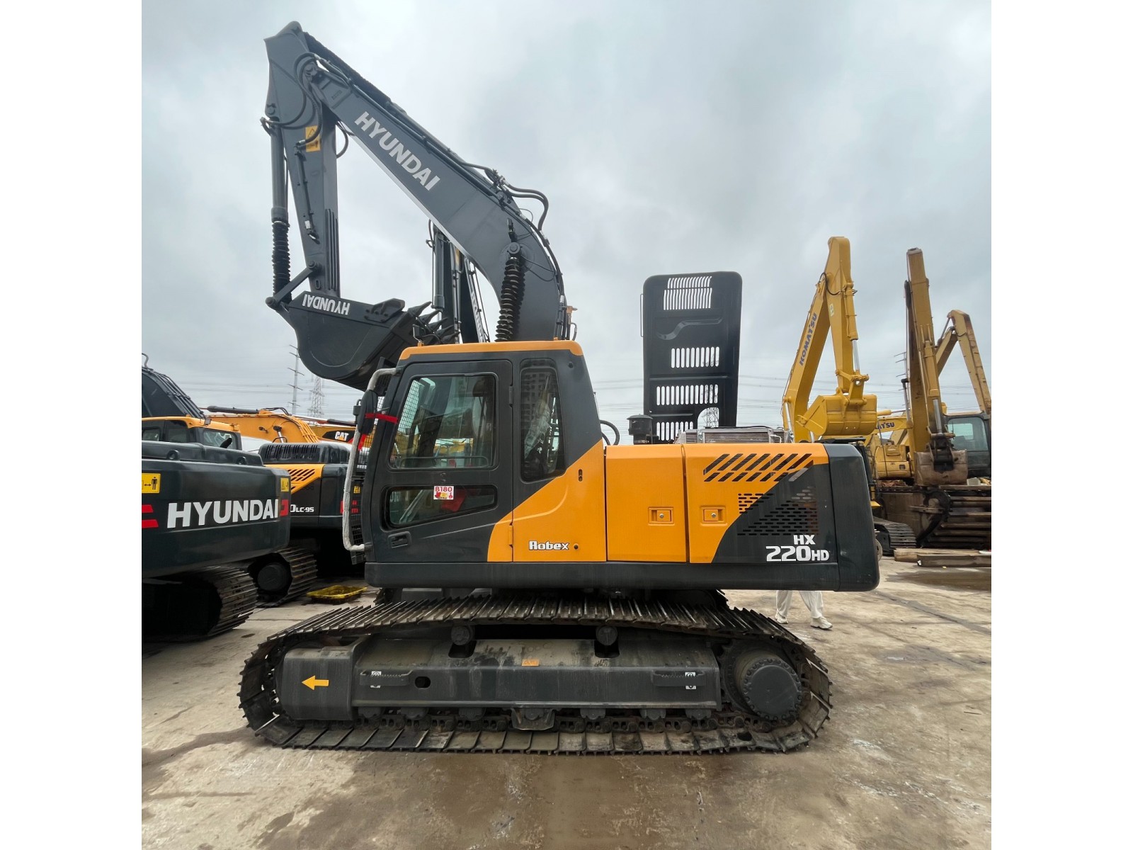 รถขุด Hyundai HX220HD