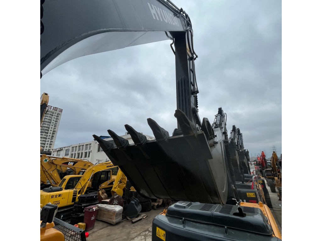 รถขุด Hyundai HX220HD
