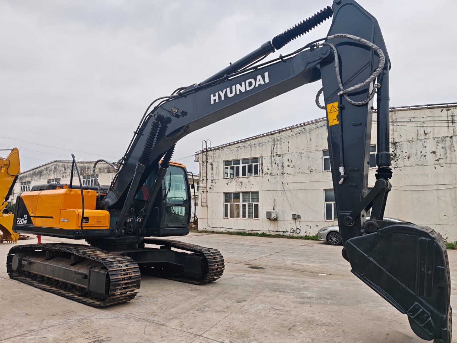 รถขุด Hyundai HX220HD