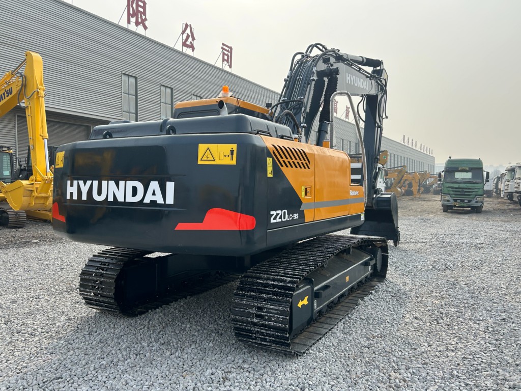 รถขุด Hyundai HX220HD