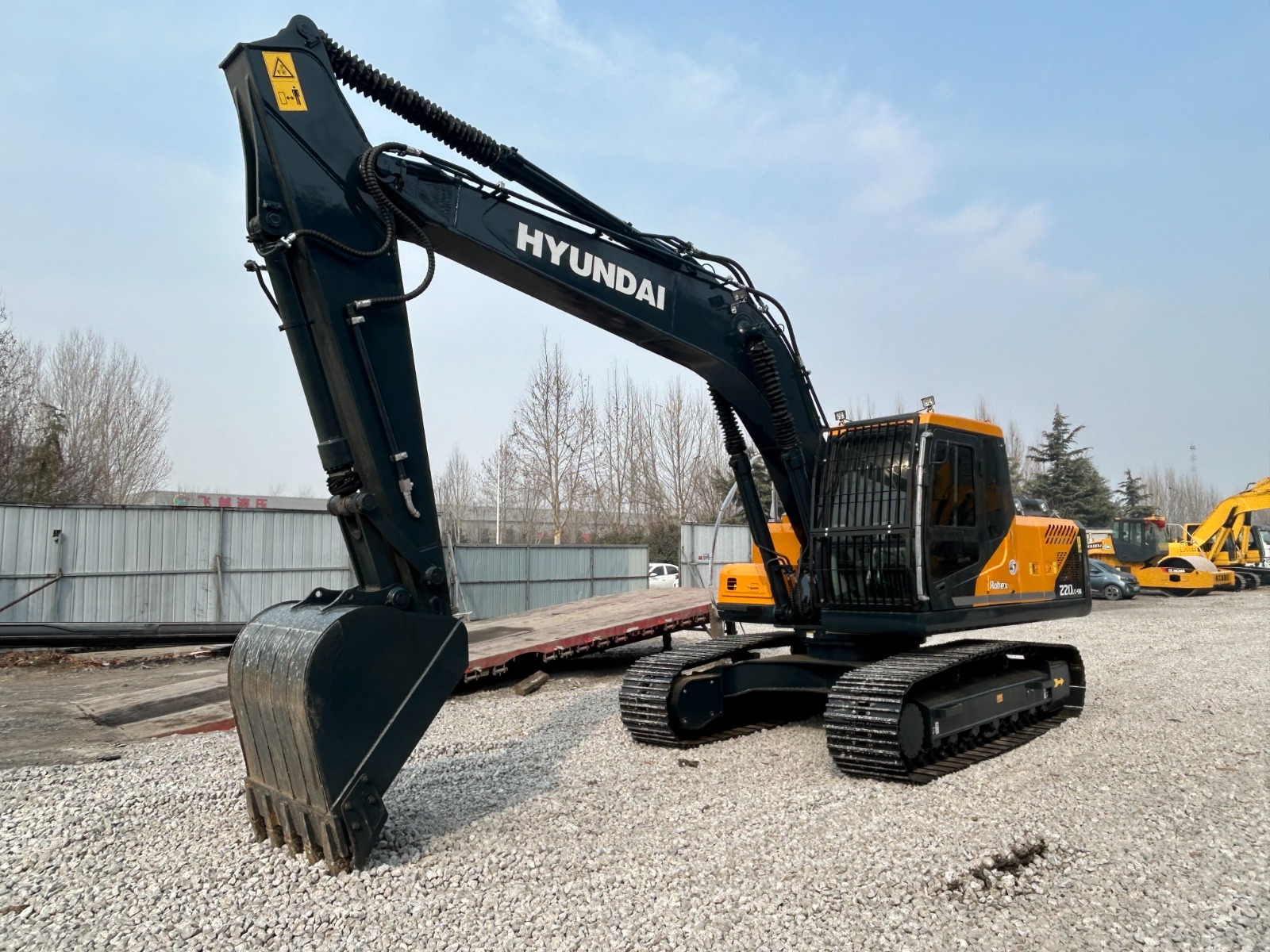 รถขุด Hyundai HX220HD