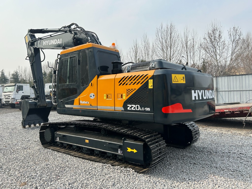 รถขุด Hyundai 220LC-9S