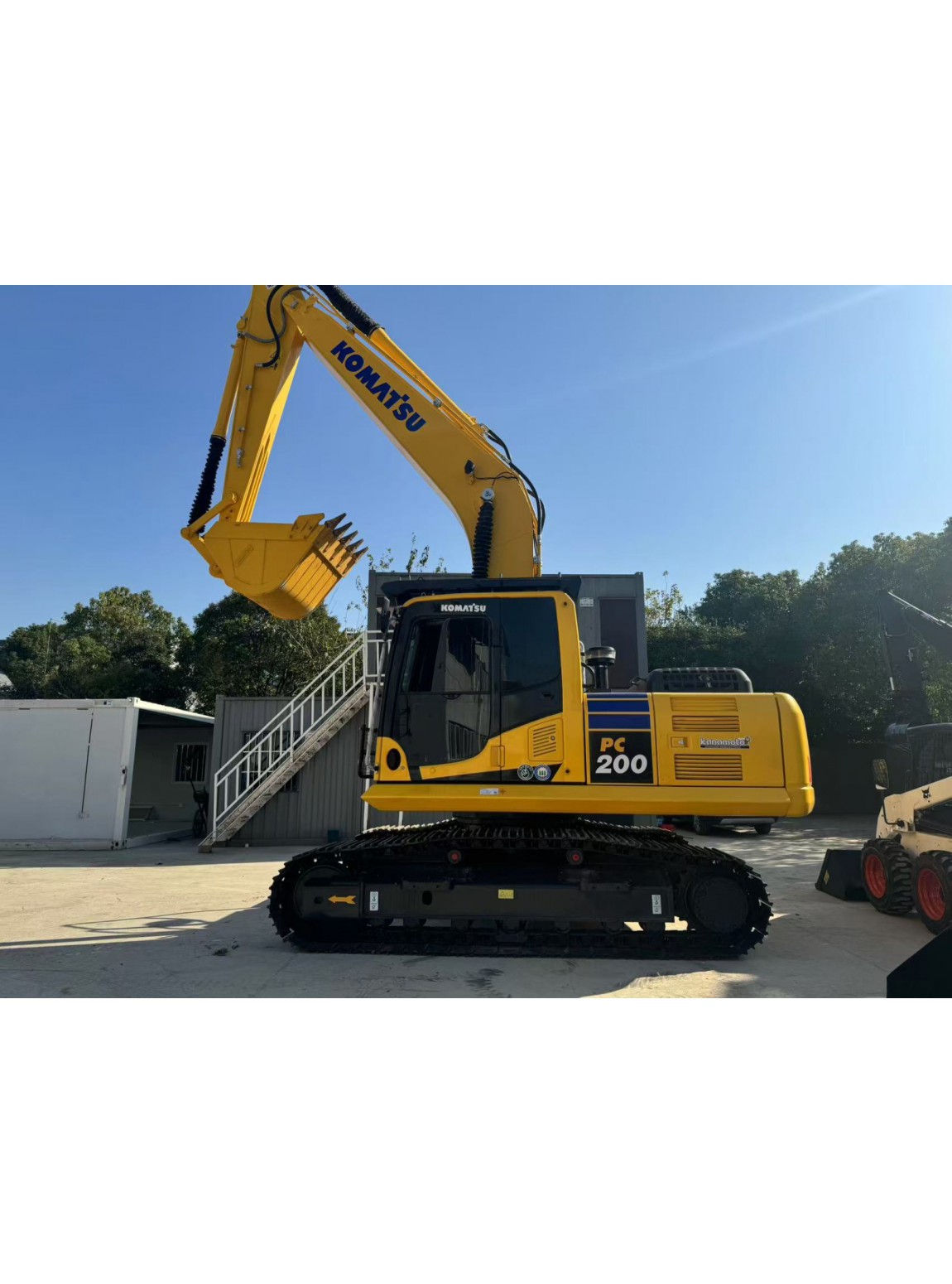 รถขุด Komatsu PC200-8