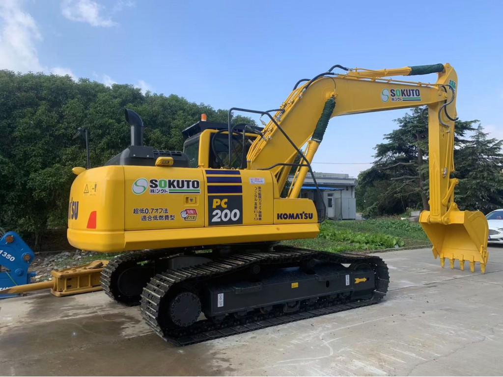 รถขุด Komatsu PC200-8