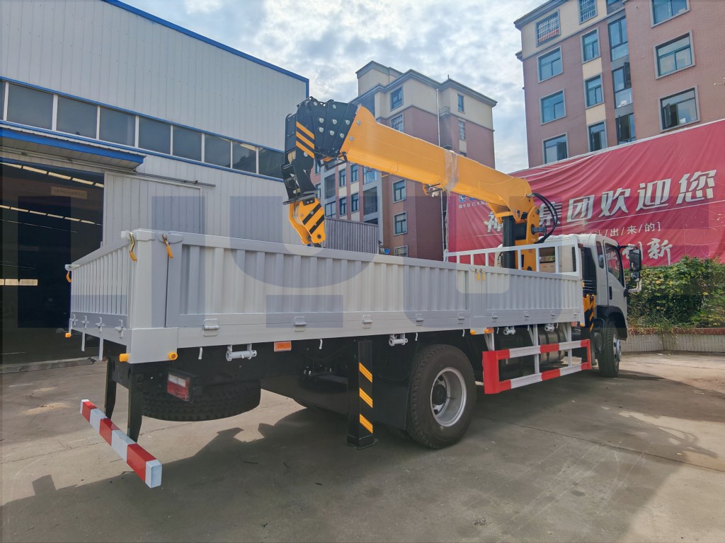 เครนติดรถบรรทุก 5 ตัน