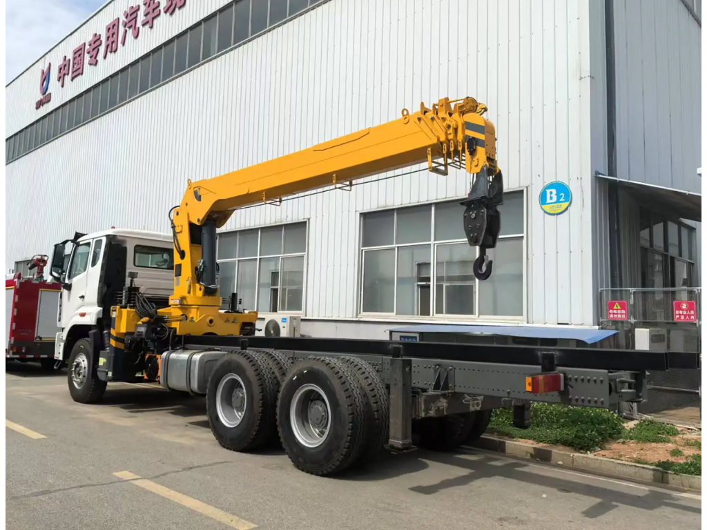 เครนติดรถบรรทุก 5 ตัน