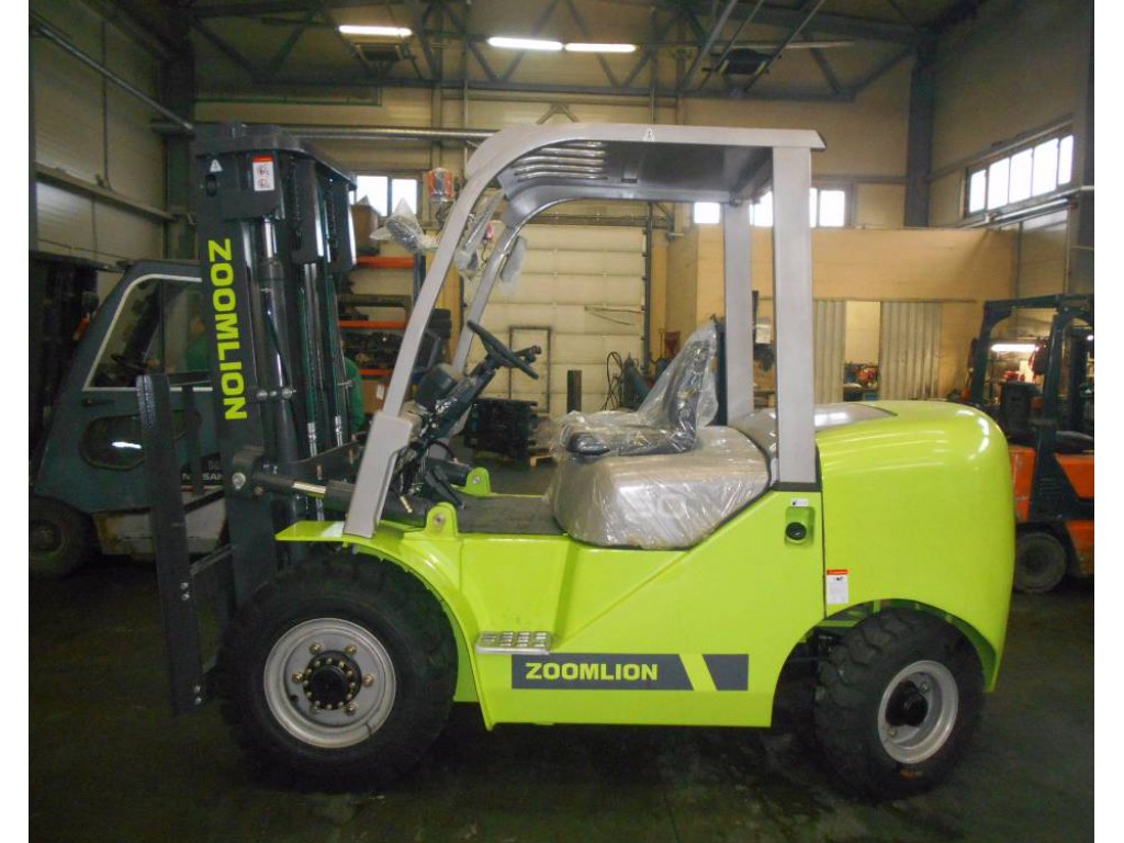 รถโฟล์คลิฟท์ 2.5 ตัน สูง 4 เมตร