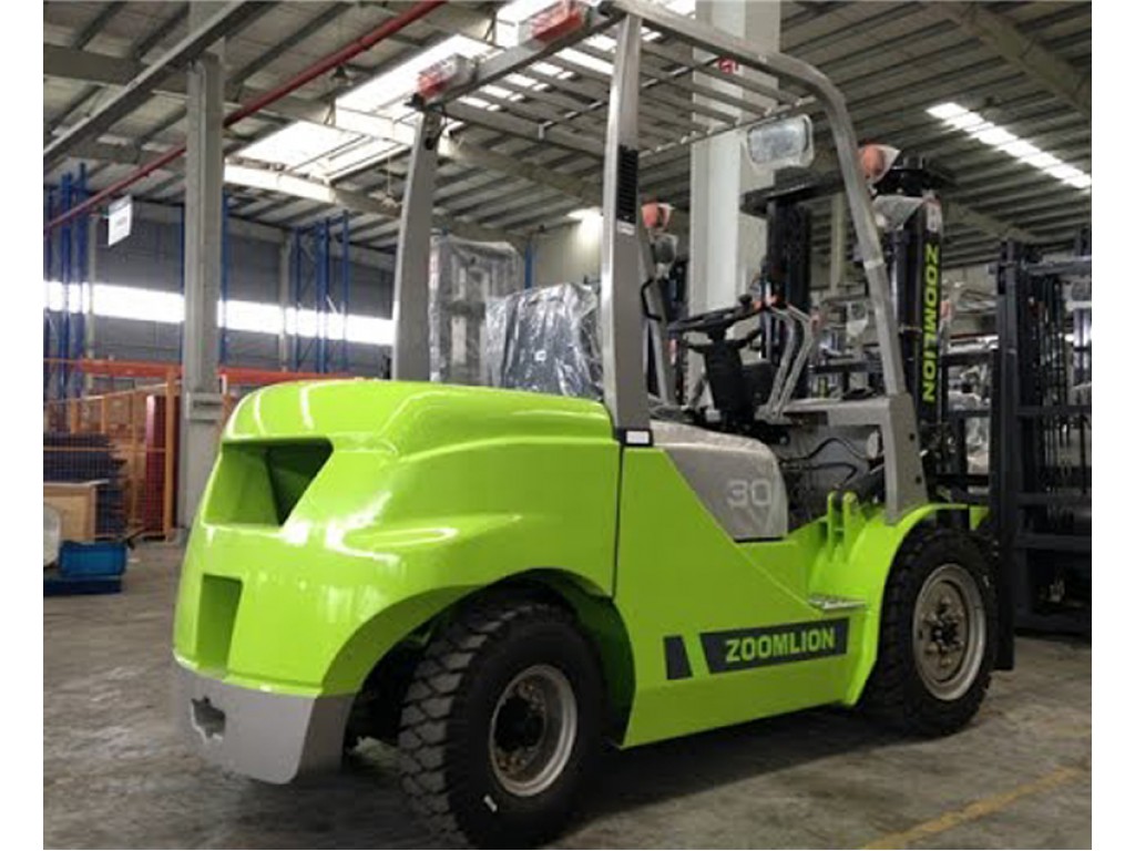 รถโฟล์คลิฟท์ 2.5 ตัน สูง 4 เมตร