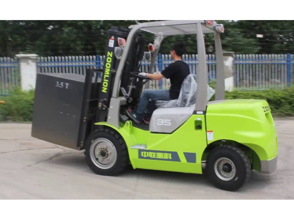 รถโฟล์คลิฟท์ 2.5 ตัน สูง 4 เมตร