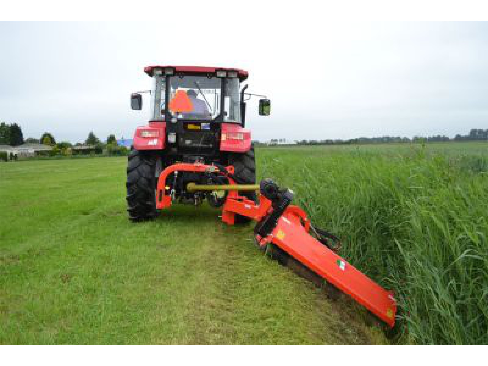 เครื่องตัดหญ้าไหล่ทาง AGF 220