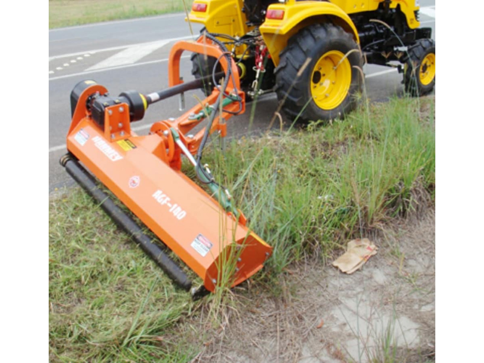 เครื่องตัดหญ้าไหล่ทาง AGF 140