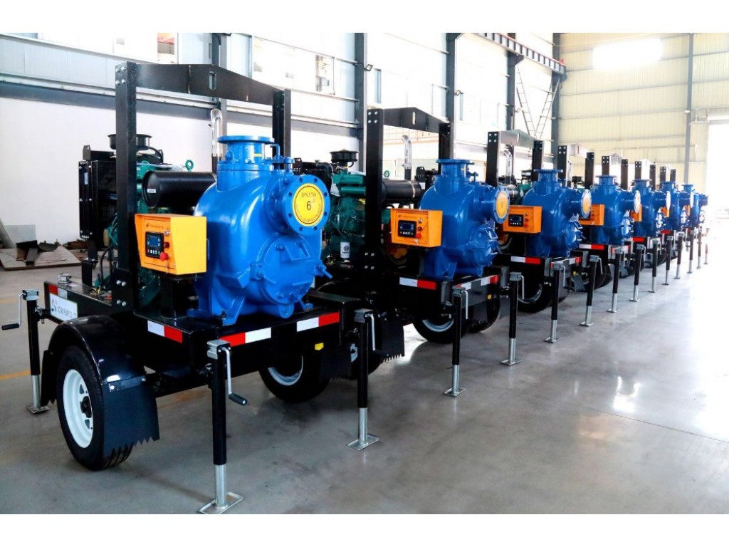 รถสูบน้ำเครื่องยนต์ดีเซล 4 สูบ