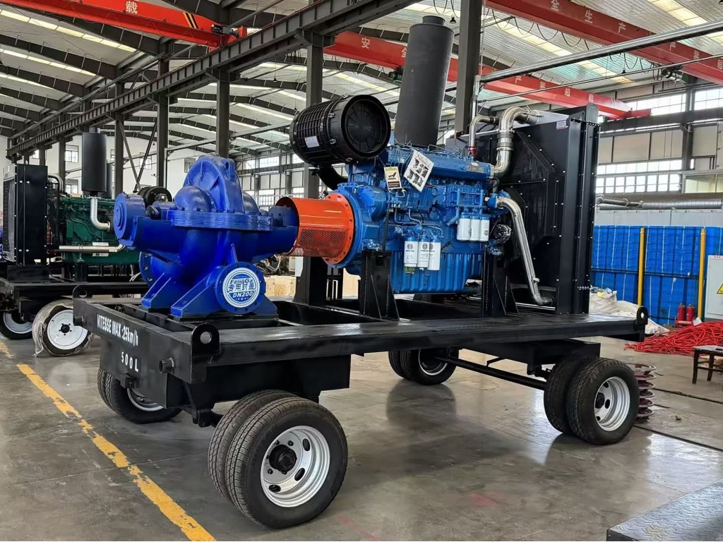 รถสูบน้ำเครื่องยนต์ดีเซล 4 สูบ