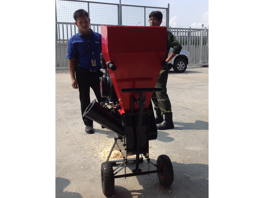 เครื่องย่อยกิ่งไม้ 45 แรงม้า