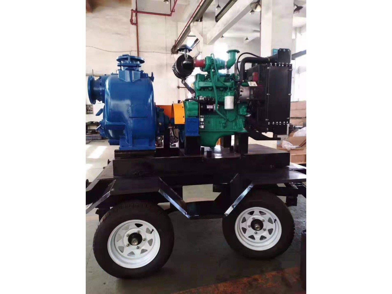 รถสูบน้ำเครื่องยนต์ดีเซล 4 สูบ