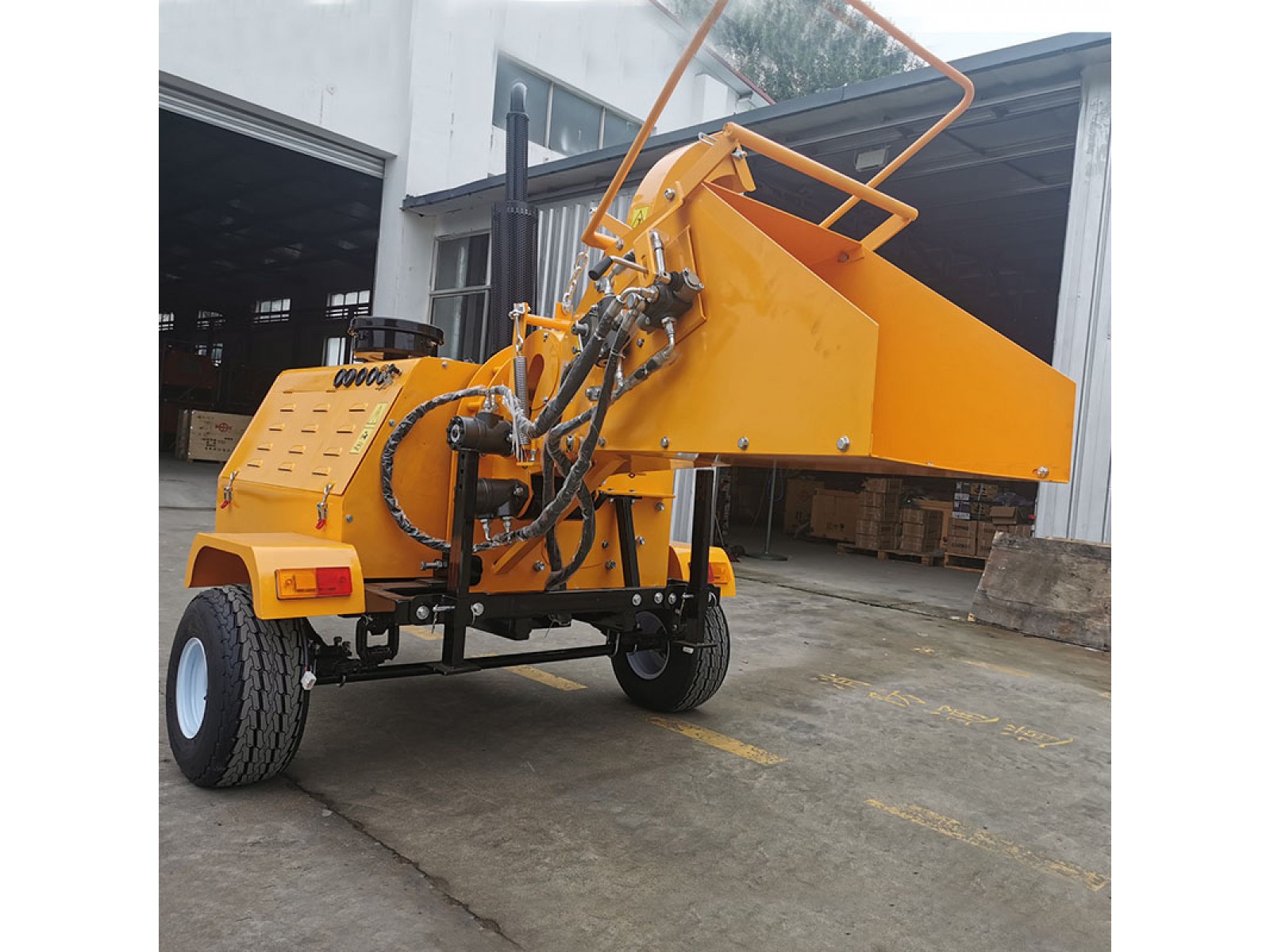 เครื่องย่อยกิ่งไม้ 40 แรงม้า