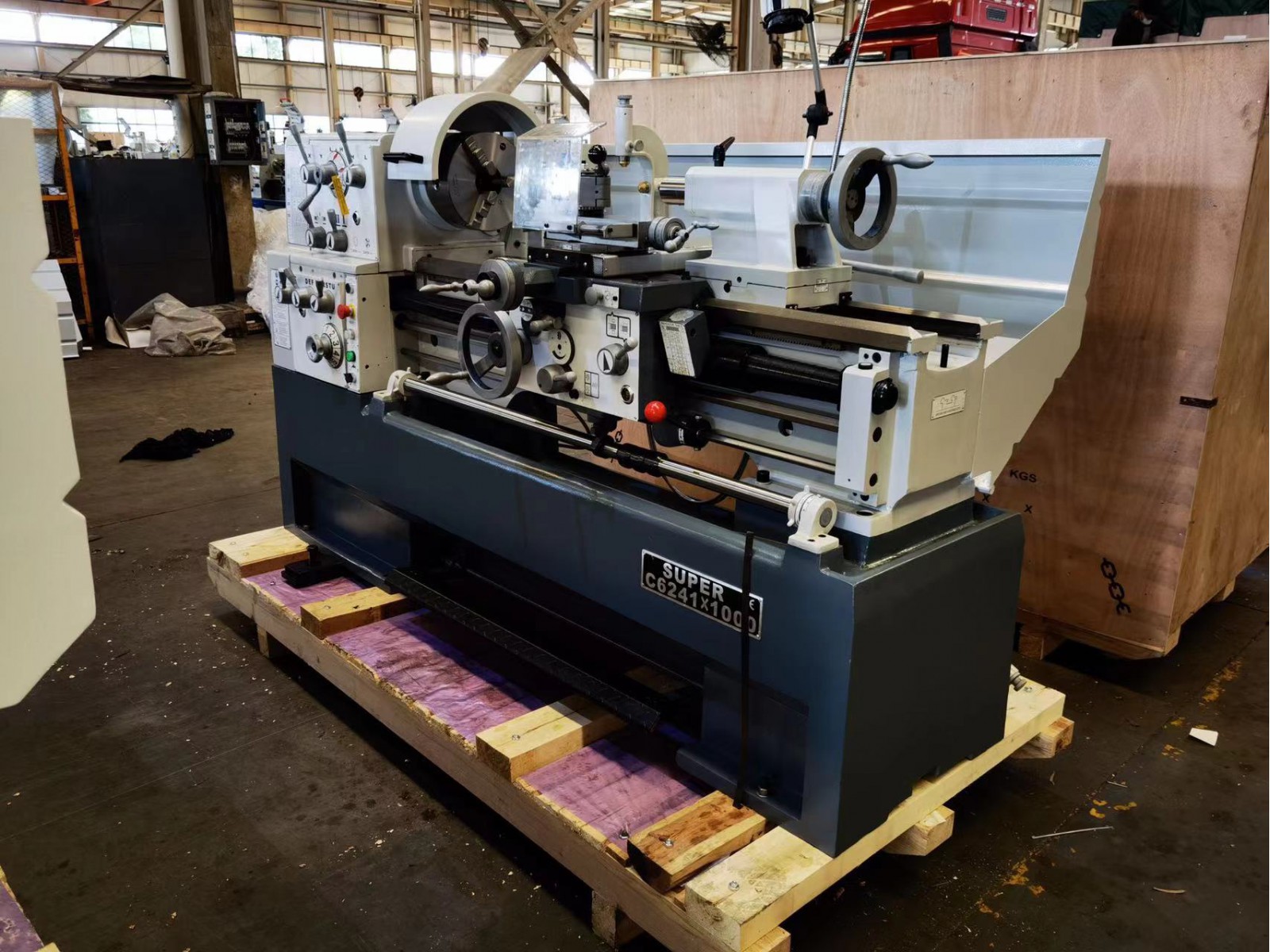เครื่องกลึง C6241x1000