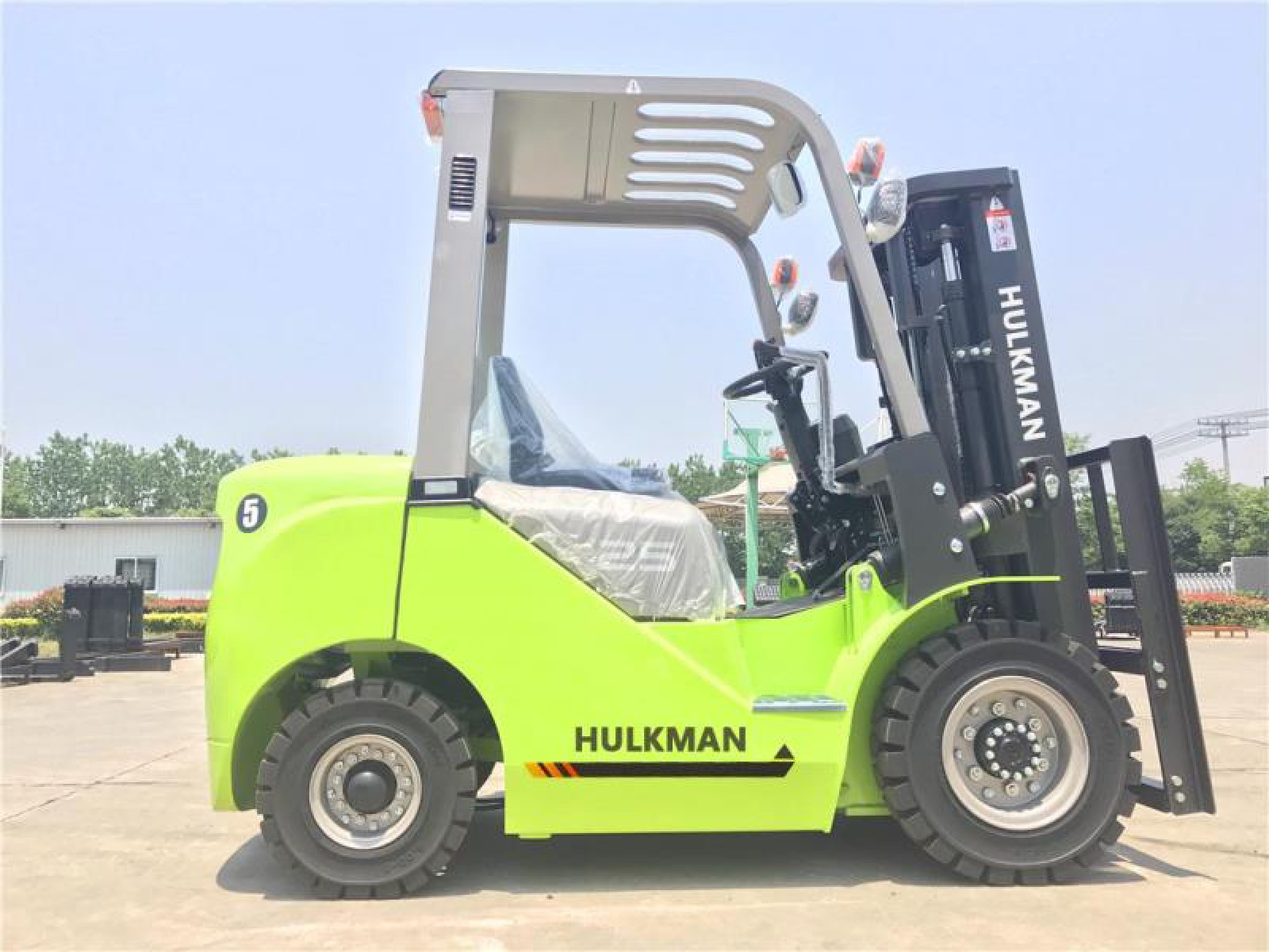 รถโฟล์คลิฟท์ 2.5 ตัน สูง 4 เมตร